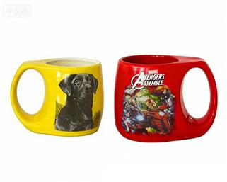 Zakrivené brucho s rúčkou keramický hrnček